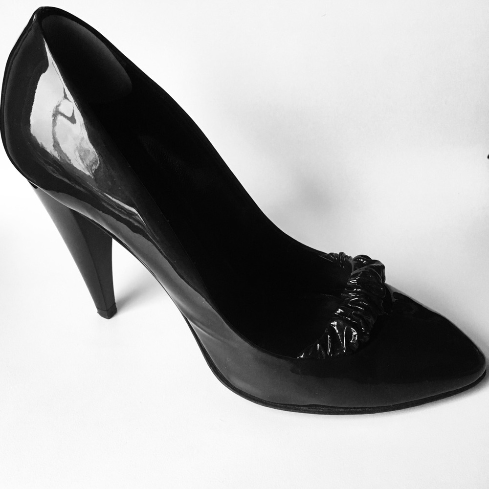 Burberry gray patent leather heels